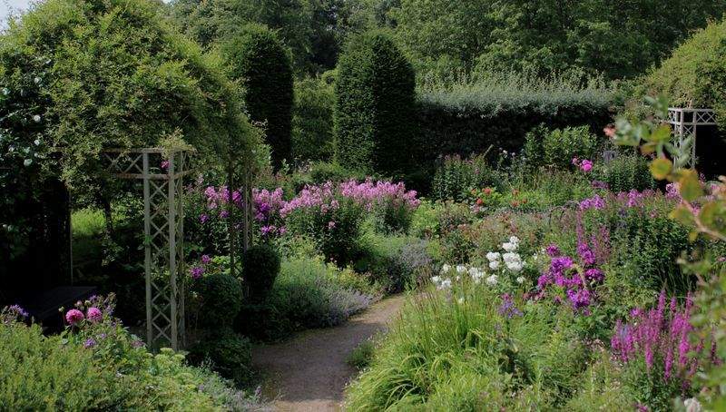 Seasonal Garden Refresh Workflow